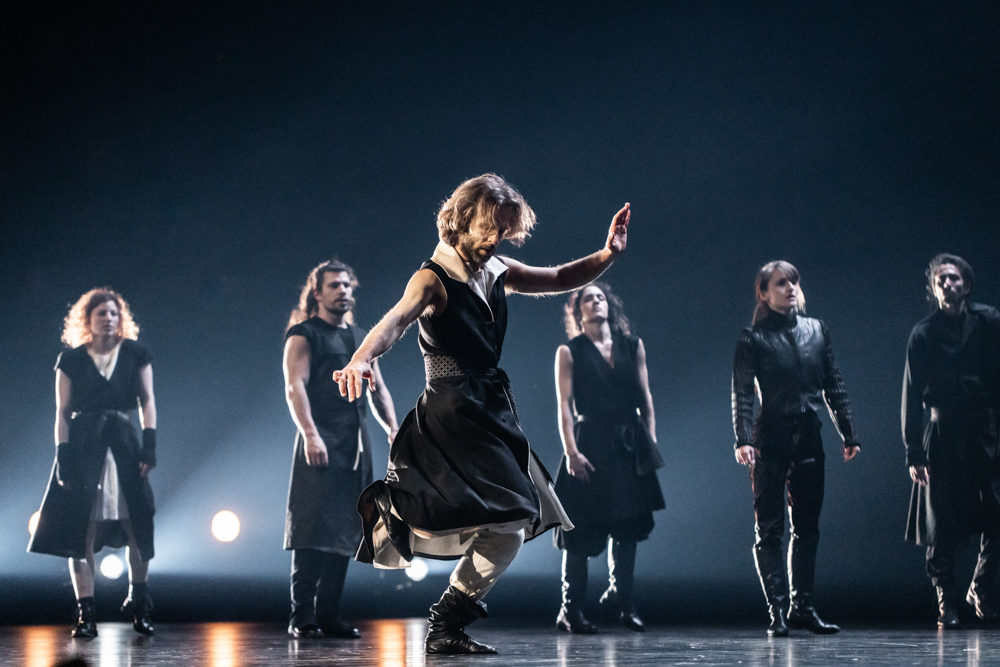 Lamenta, le deuil glisse sur la Cour minérale du Festival d&rsquo;Avignon