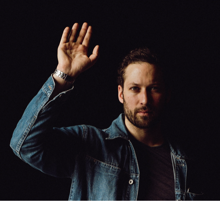 Avignon OFF : « L’Abolition des Privilèges » adapté du roman de Bertrand Guillot avec une mise en scène d&rsquo;Hugues Duchêne