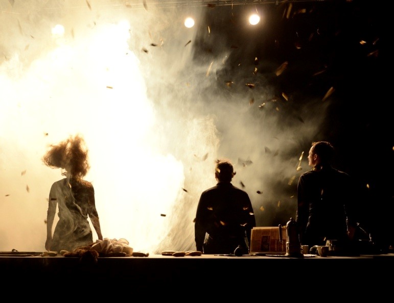 « Un démocrate » une pièce pour aujourd&rsquo;hui.