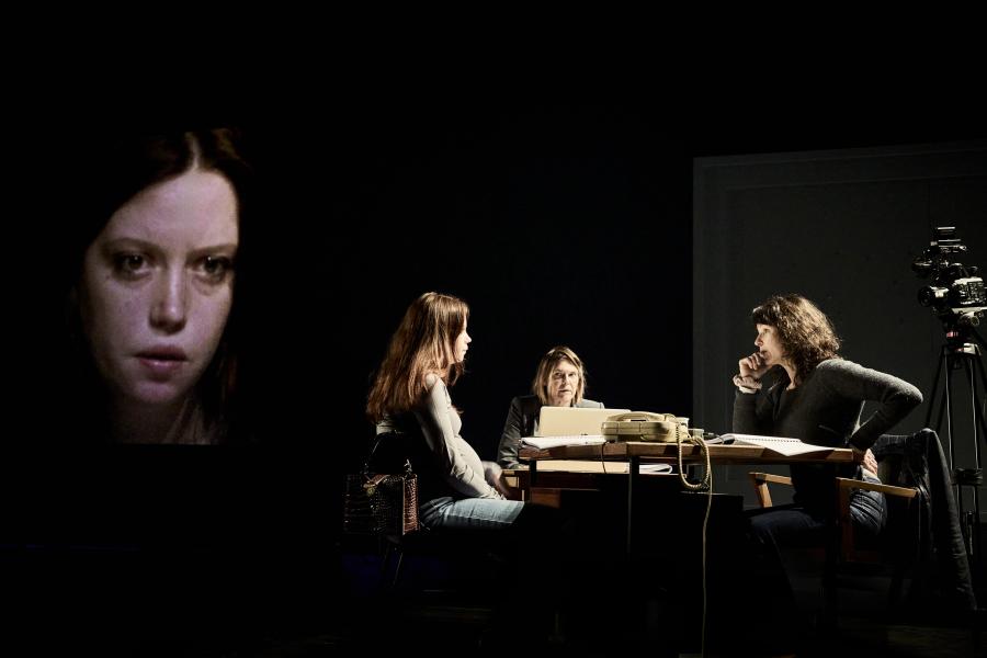 « Entre parenthèses ». Pauline Bureau au théâtre de La Colline